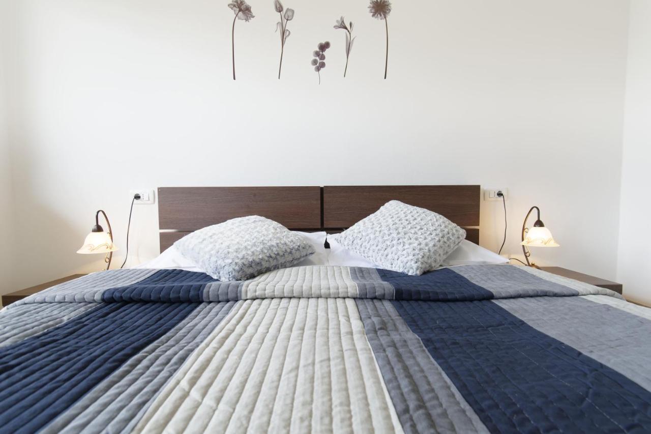 Apartment Patrik By Rent Istria Umag Exterior foto