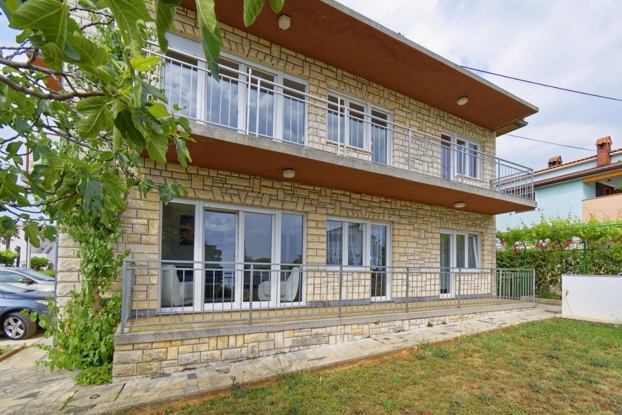 Apartment Patrik By Rent Istria Umag Exterior foto