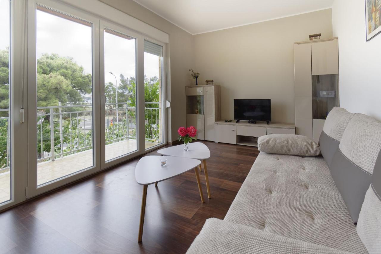 Apartment Patrik By Rent Istria Umag Exterior foto